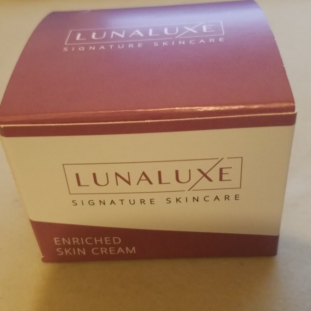 Lunaluxe enriched face cream